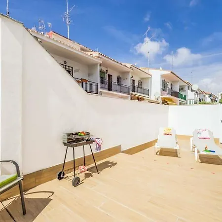 Sleeps 6 With Pool Air Con And Wifi
