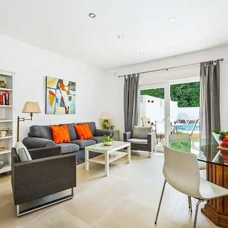 Sleeps 6 With Pool Air Con And Wifi Villa