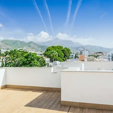 Sleeps 6 With Pool Air Con And Wifi Nerja