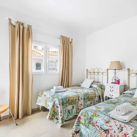 Villa Sleeps 6 With Pool Air Con And Wifi