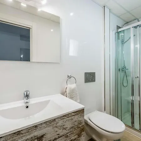 Villa Sleeps 6 With Pool Air Con And Wifi *